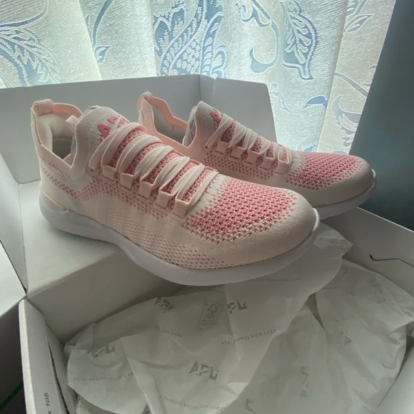 APL Shoes - NIB APL Women's Techloom Breeze Size 6 Crème/Fire Coral/White